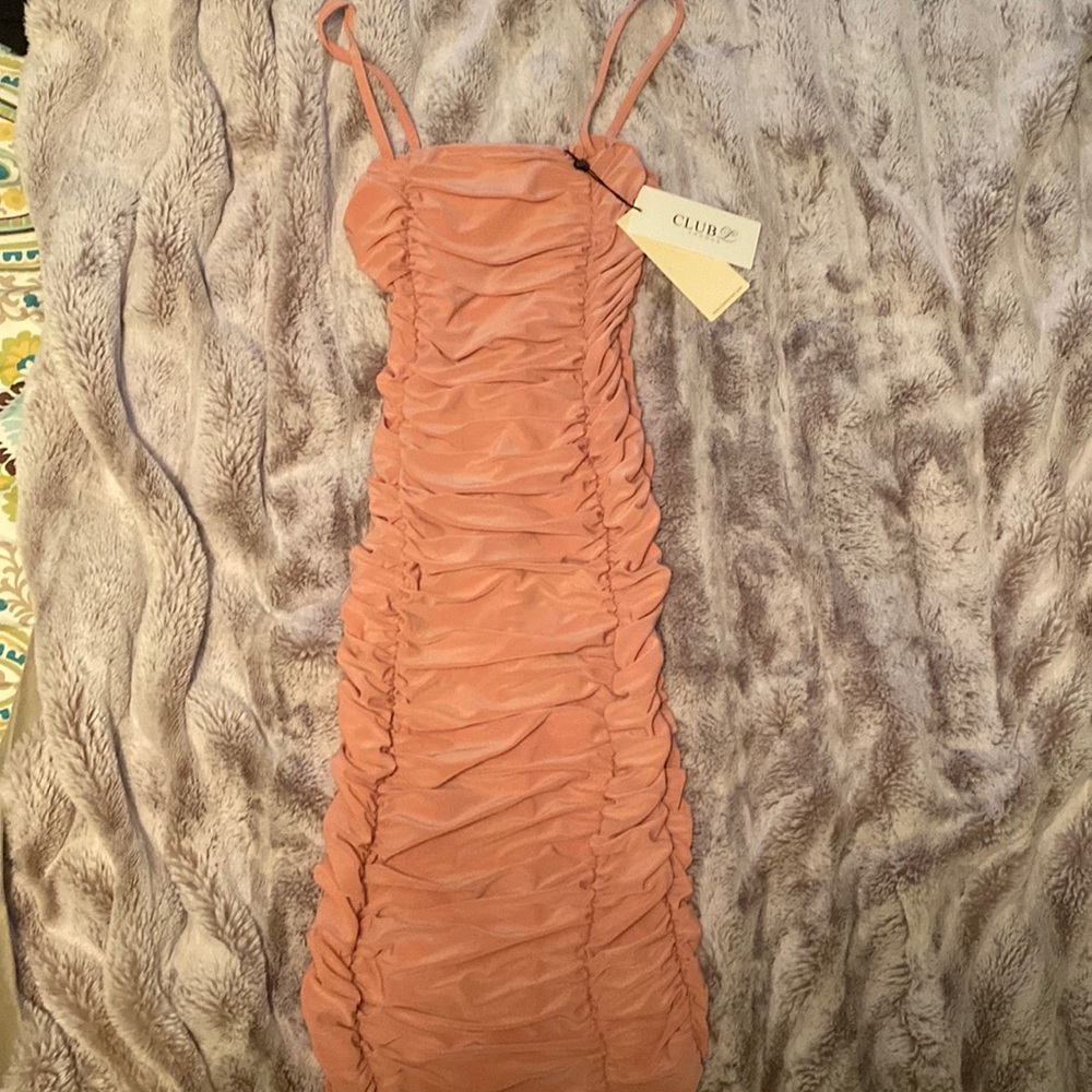 Club London NWT ruched club dress in soft pink